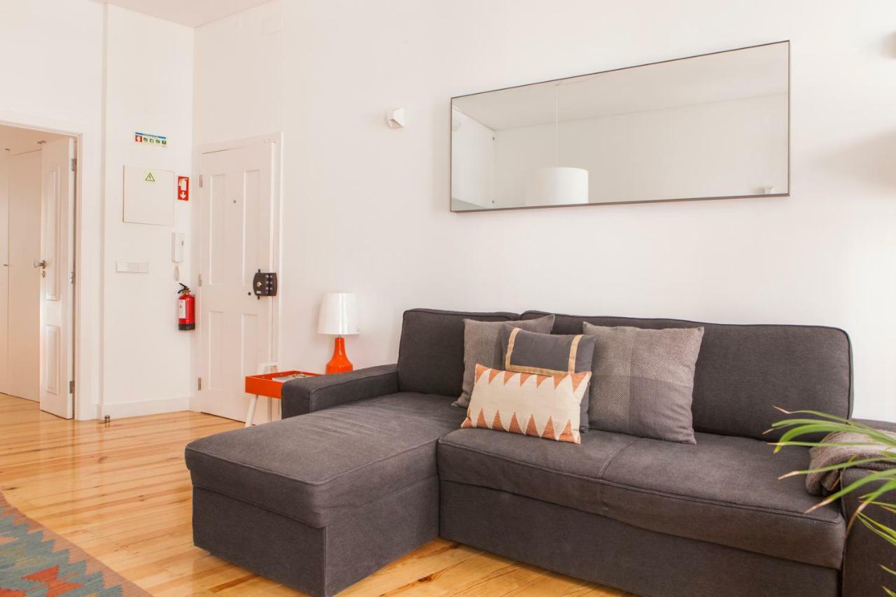 Cozy 1St Floor Flat Central Chiado District With Balconies And Ac 19Th Century Building Лиссабон Экстерьер фото